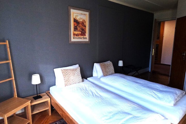 Room 9 of 173
