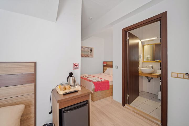 Room 7 of 84