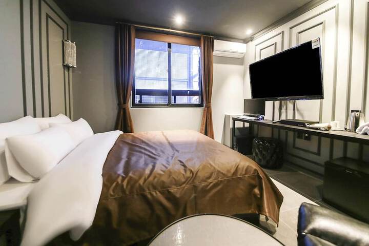 Room 7 of 25