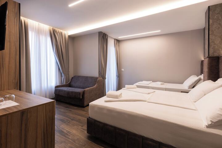 Room 35 of 141