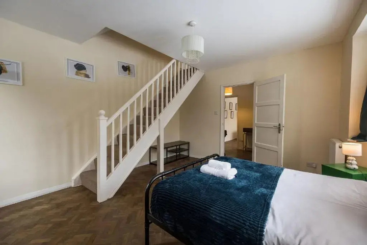 Room 2 of 17