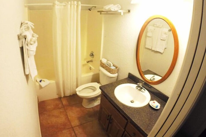 1 King Bed Lake View (7 of 7)