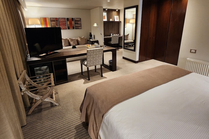Room 15 of 105