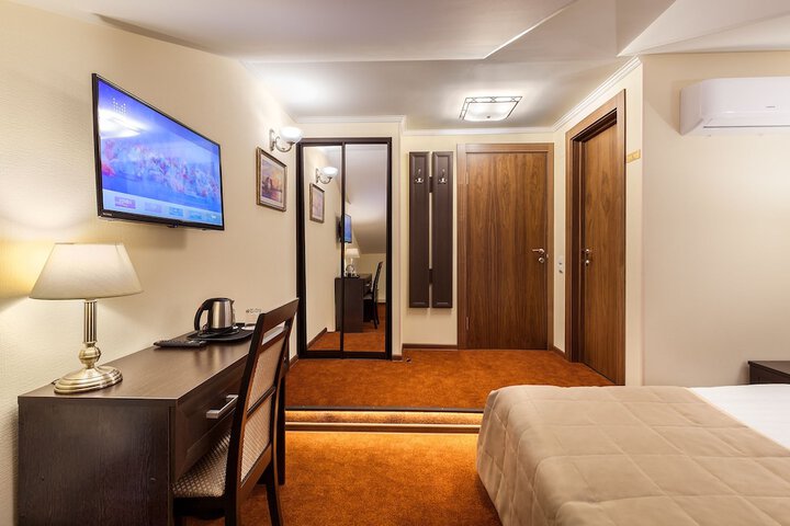 Room 25 of 83