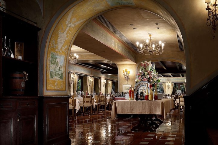 Dining 53 of 61