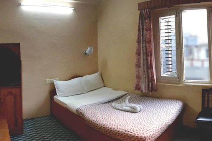 Room 6 of 34