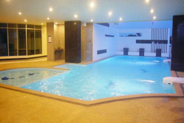 Pool 14 of 18