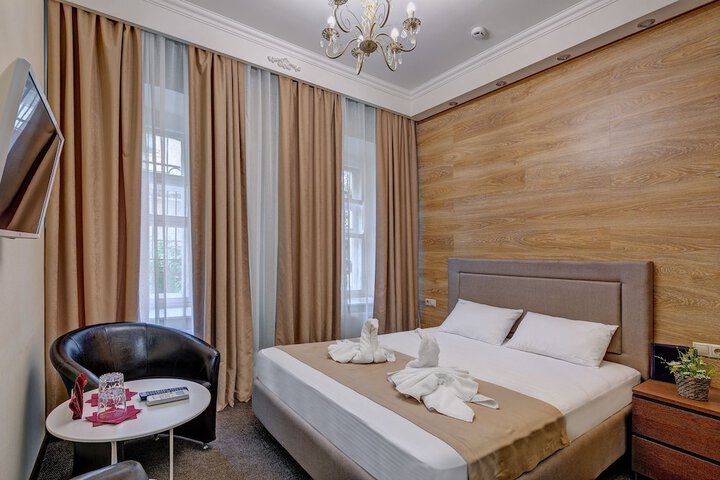 Room 2 of 48