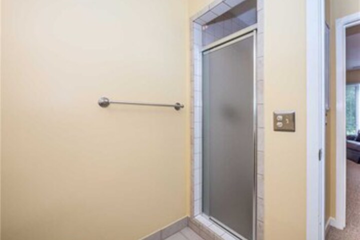 Room 8 of 34
