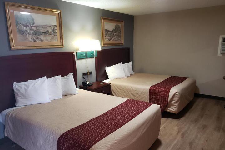 2 Queen Beds (5 of 11)