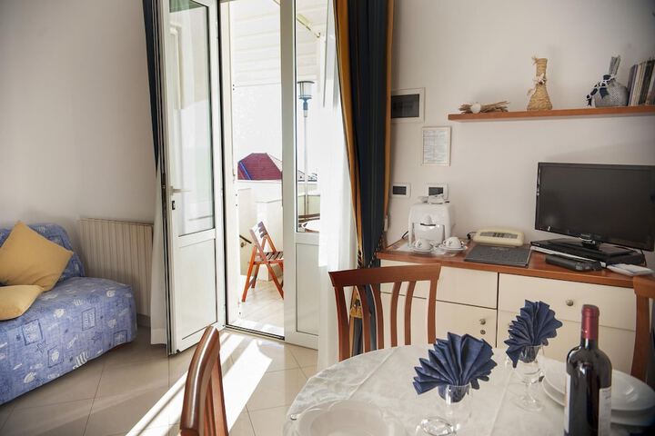 Room 30 of 46