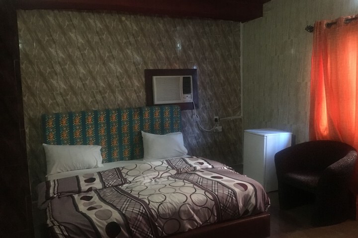 Room 9 of 37