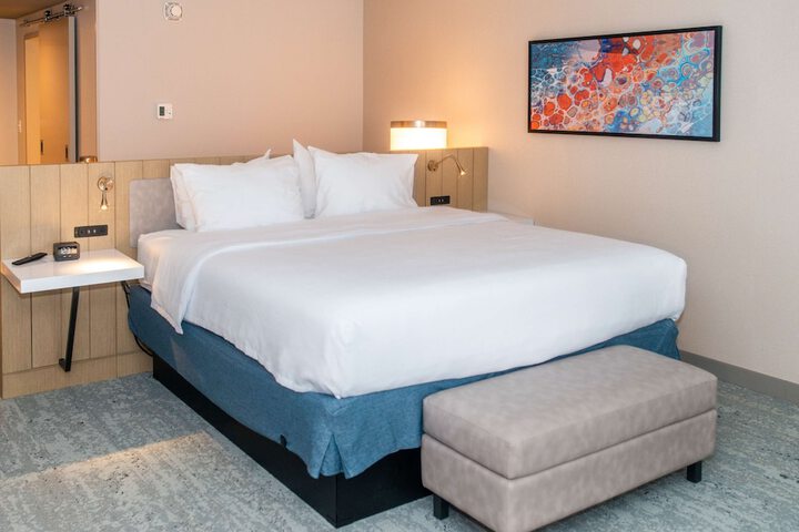1 King Bed (16 of 16)