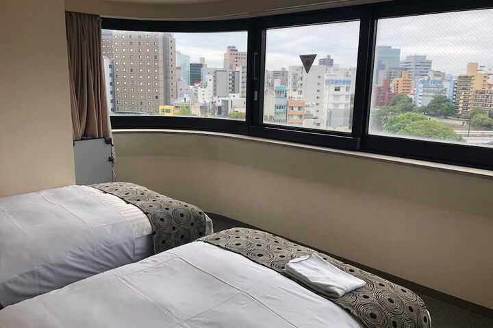 Room 8 of 27