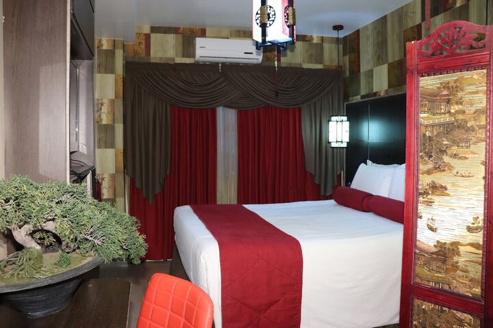Room 14 of 80