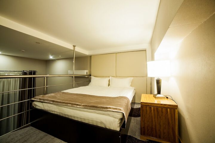 Room 14 of 33