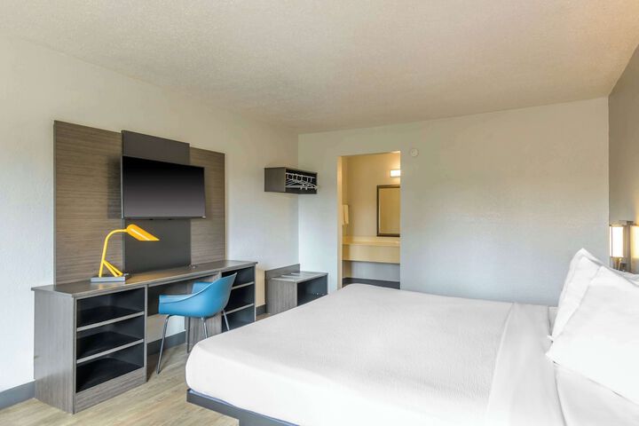 Room 8 of 33