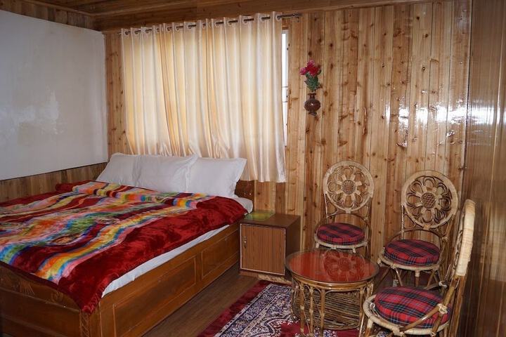 Room 4 of 11