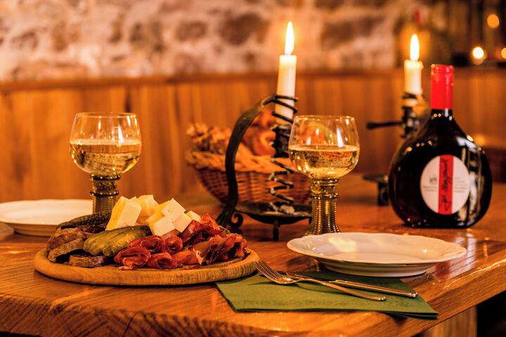 Dining 83 of 127