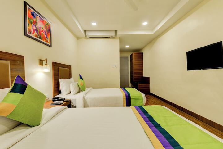 Room 12 of 40