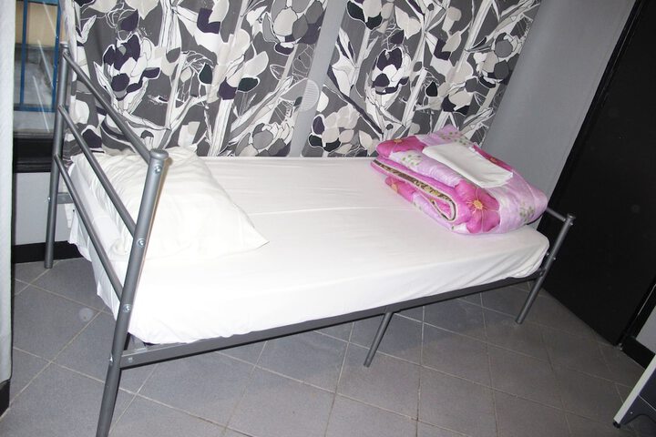 Room 4 of 49