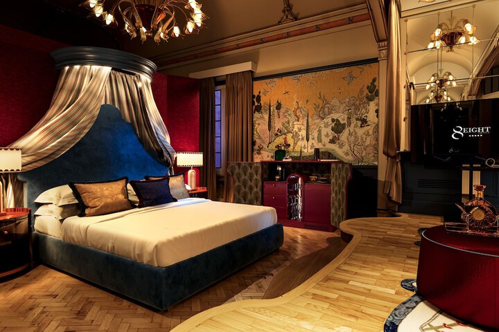 Room 17 of 36