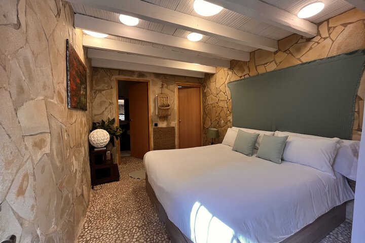 Room 2 of 55