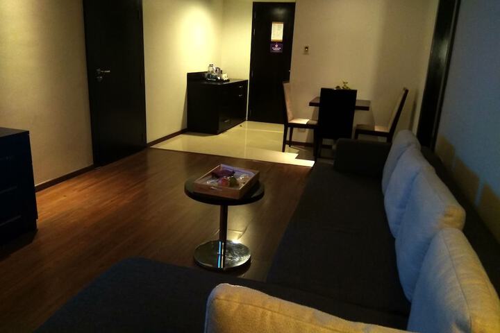 Room 6 of 55
