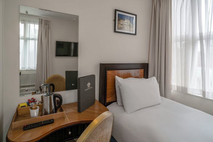 Room 32 of 121
