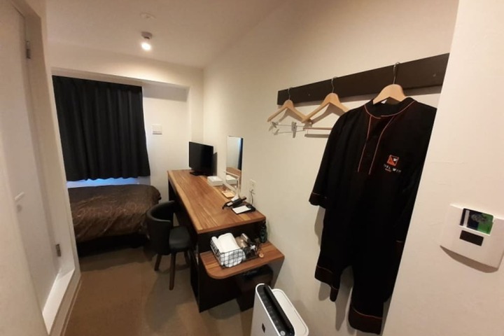 Room 8 of 9