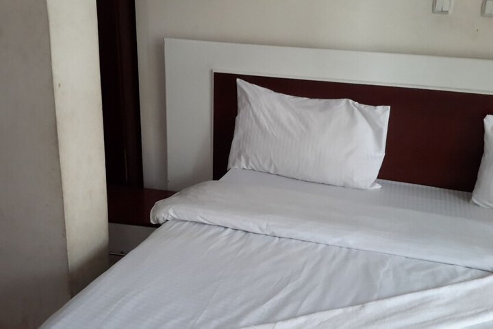 Room 8 of 36