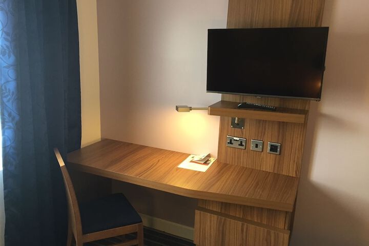 Room 7 of 35