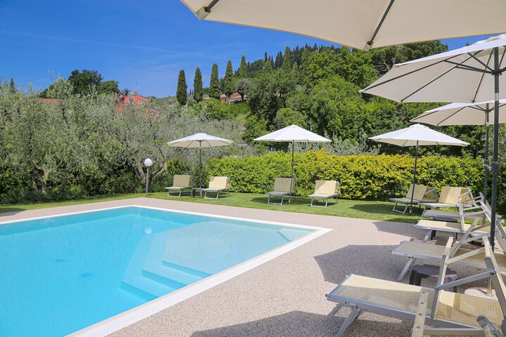 Pool 40 of 86