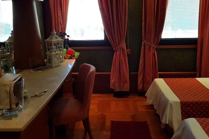Room 11 of 17