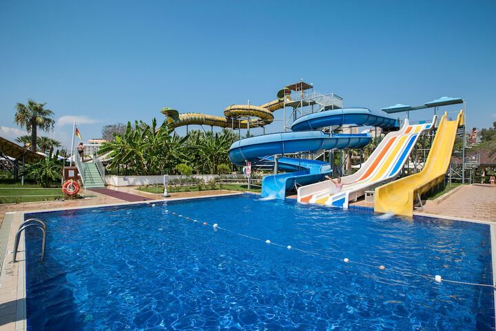 Hotel Pool
