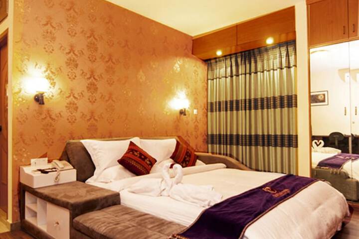 Room 9 of 34