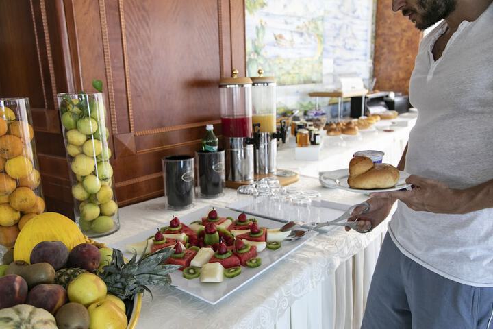 Breakfast/Coffee Service 48 of 72