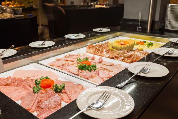 Dining 84 of 90