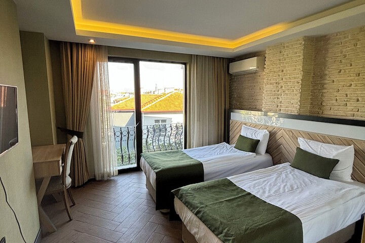 Room 4 of 101
