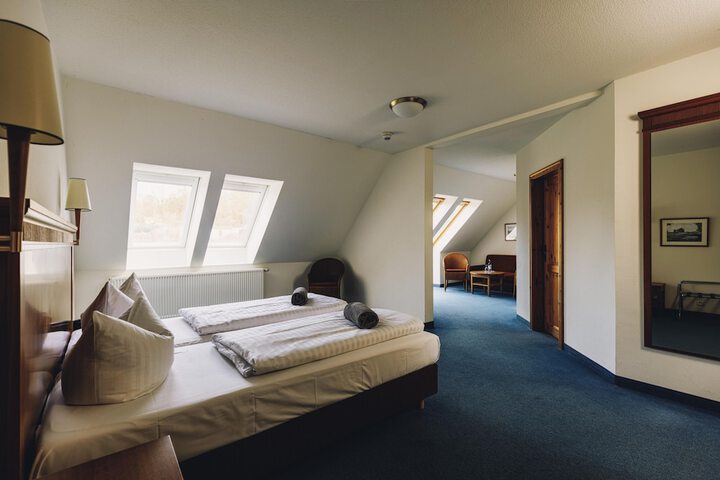 Room 2 of 34
