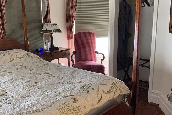 Room 33 of 69