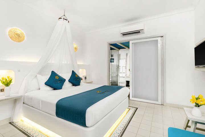 Room 44 of 167