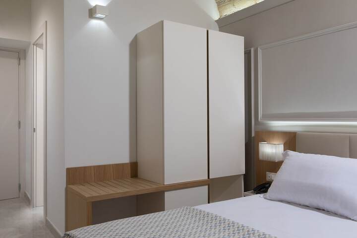 Room 6 of 17