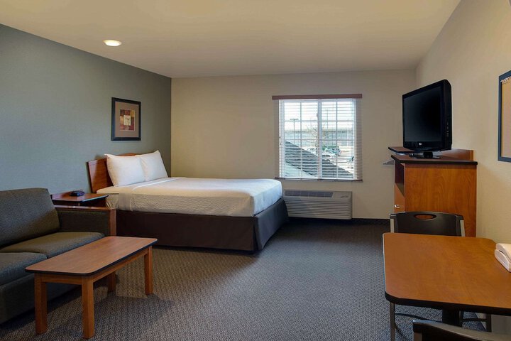 Suite Queen Bed (4 of 6)