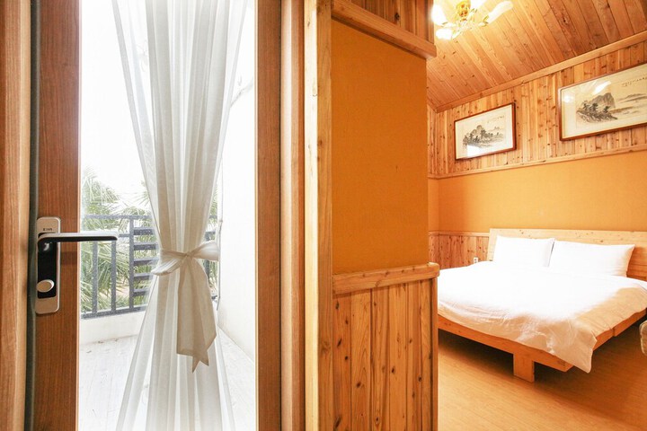 Room 10 of 182