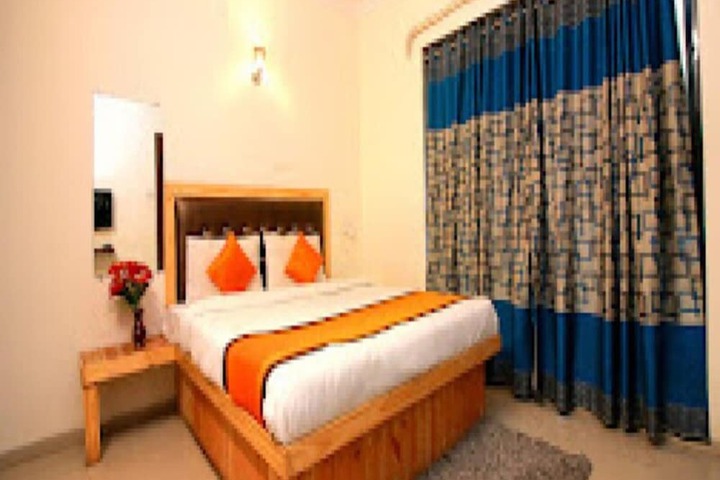 Room 26 of 38