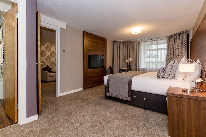 Room 3 of 64