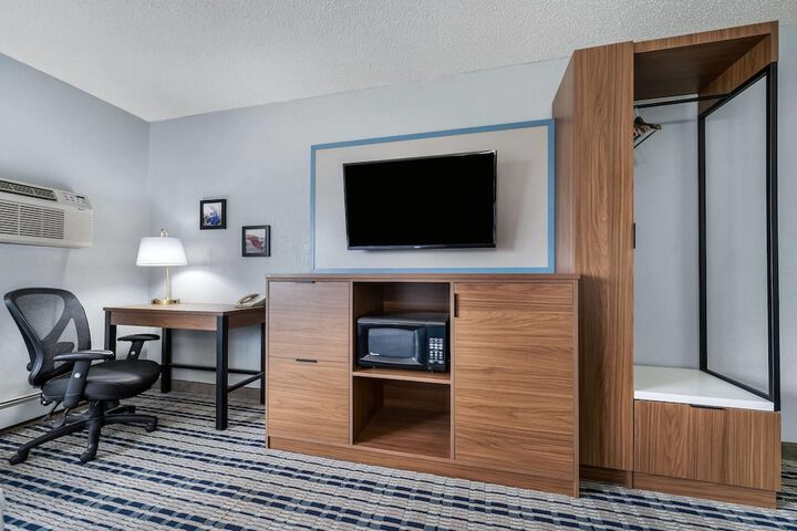 Room 32 of 73