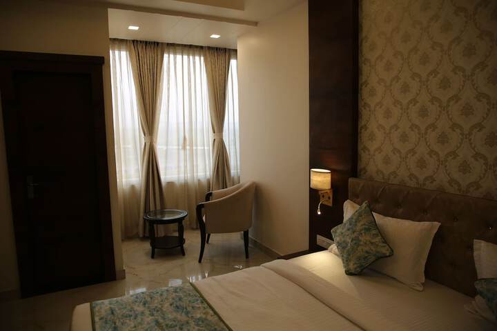 Room 16 of 28