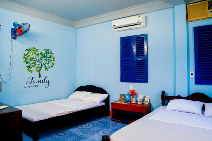 Room 4 of 20